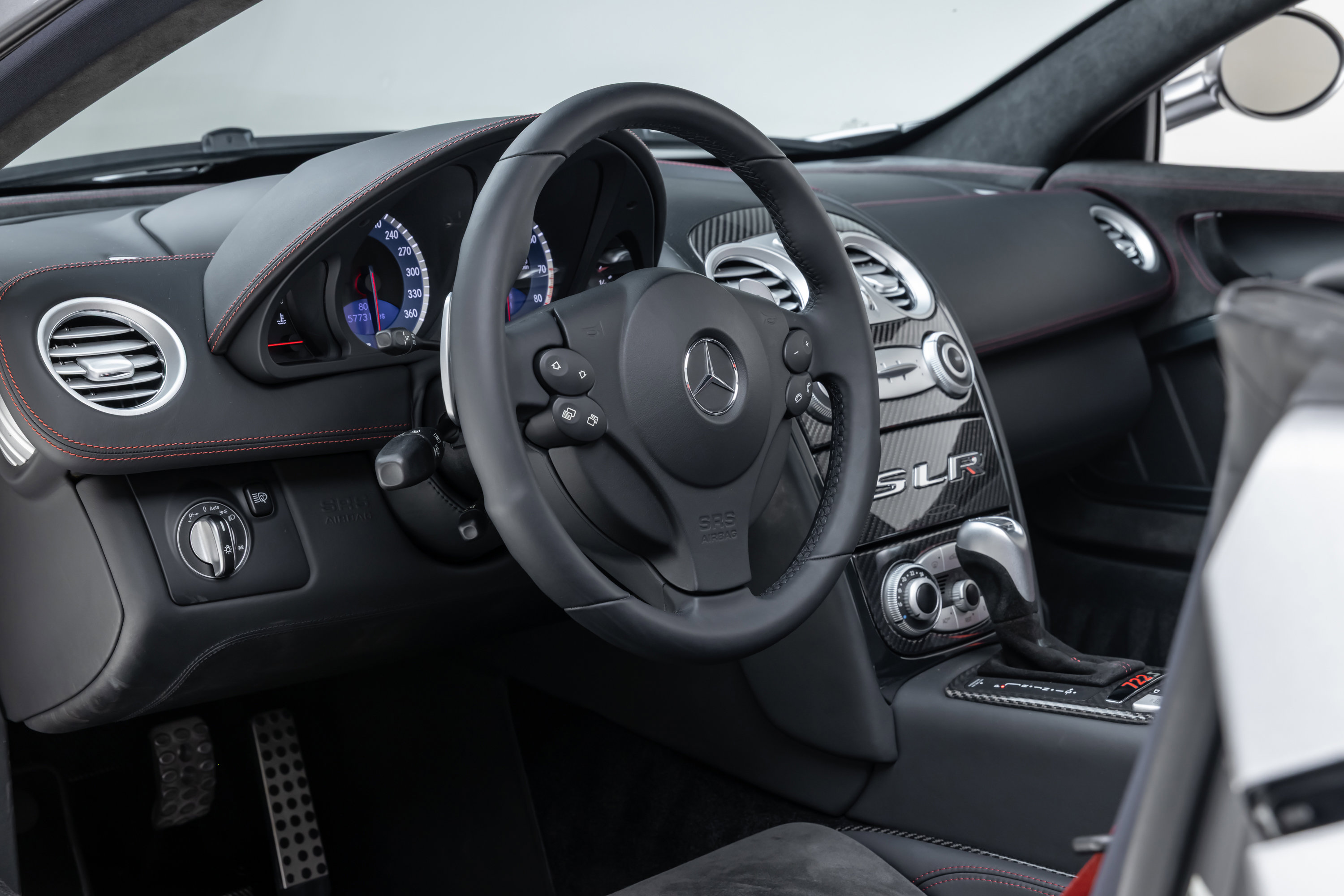 Used 2009 Mercedes-Benz SLR image 16