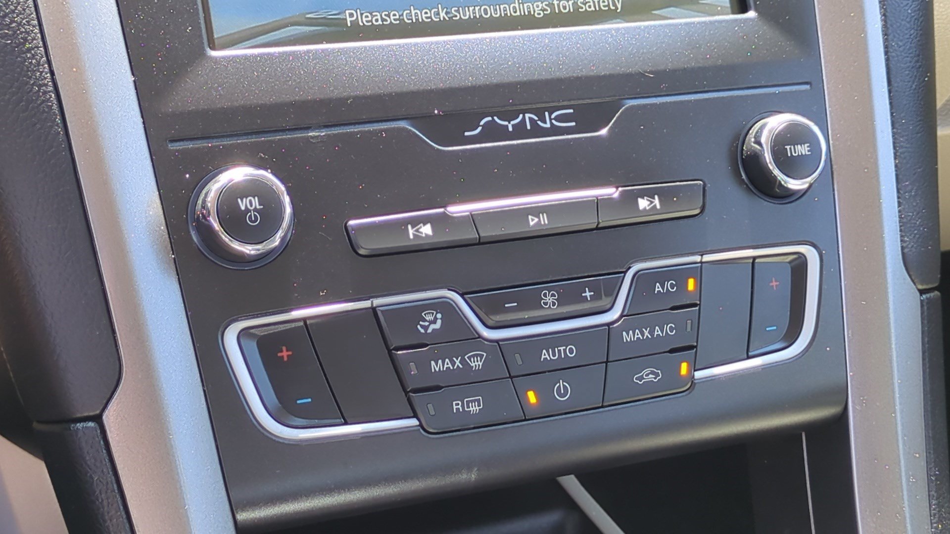 Used 2020 Ford Fusion SE FWD image 23