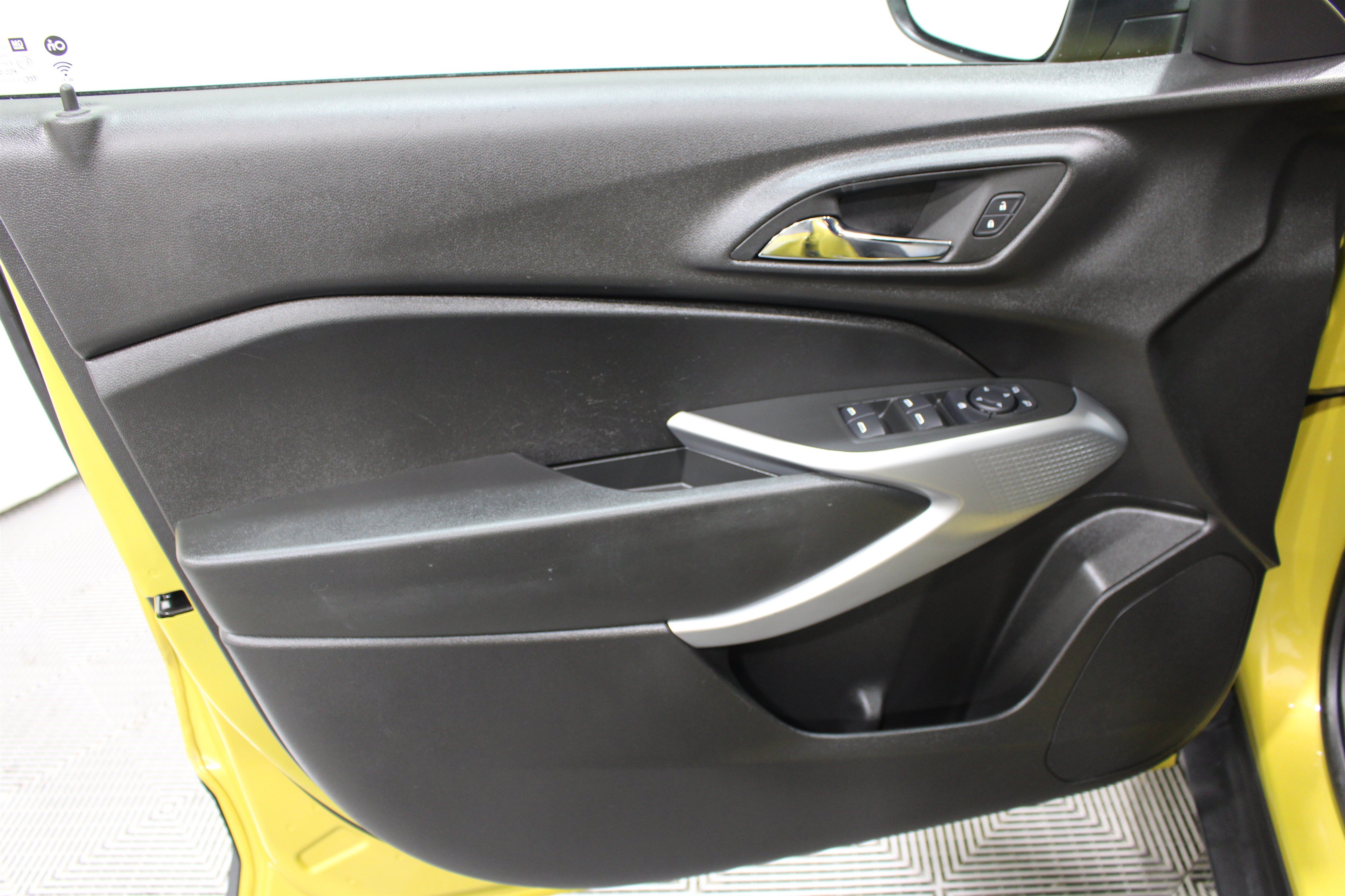 Used 2024 Chevrolet Trax RS w/ Driver Confidence Package FWD image 6