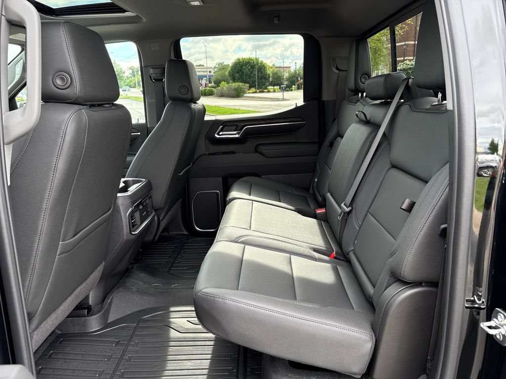 New 2026 GMC Sierra 1500 4x4 Crew Cab SLT w/ SLT Convenience Package image 34