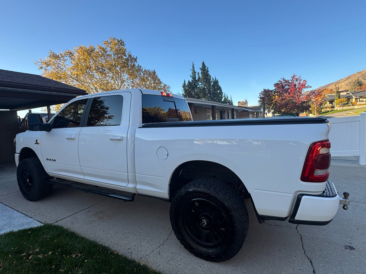 Used 2024 RAM 2500 Laramie image 12