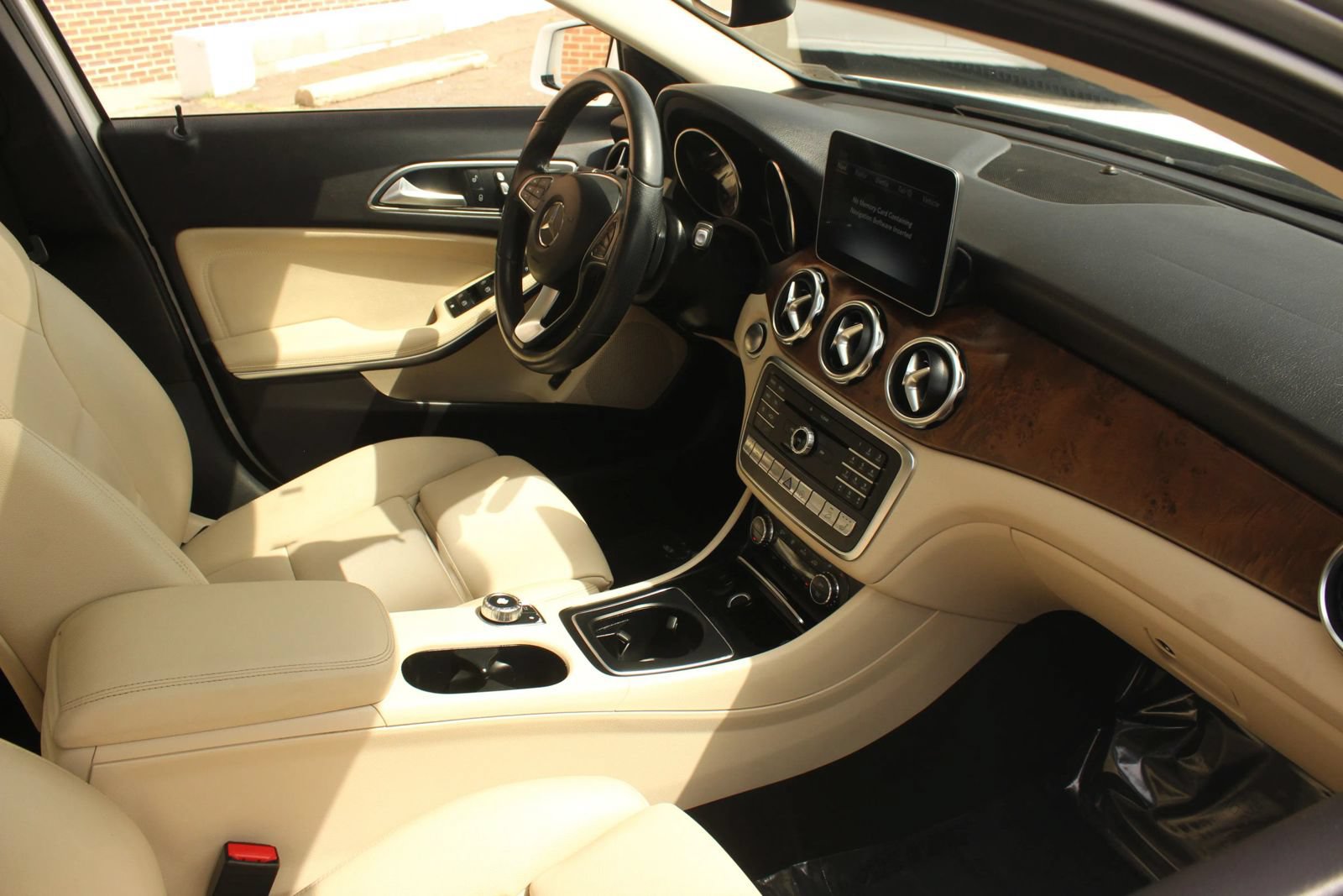 Used 2020 Mercedes-Benz GLA 250 4MATIC w/ Premium Package image 27