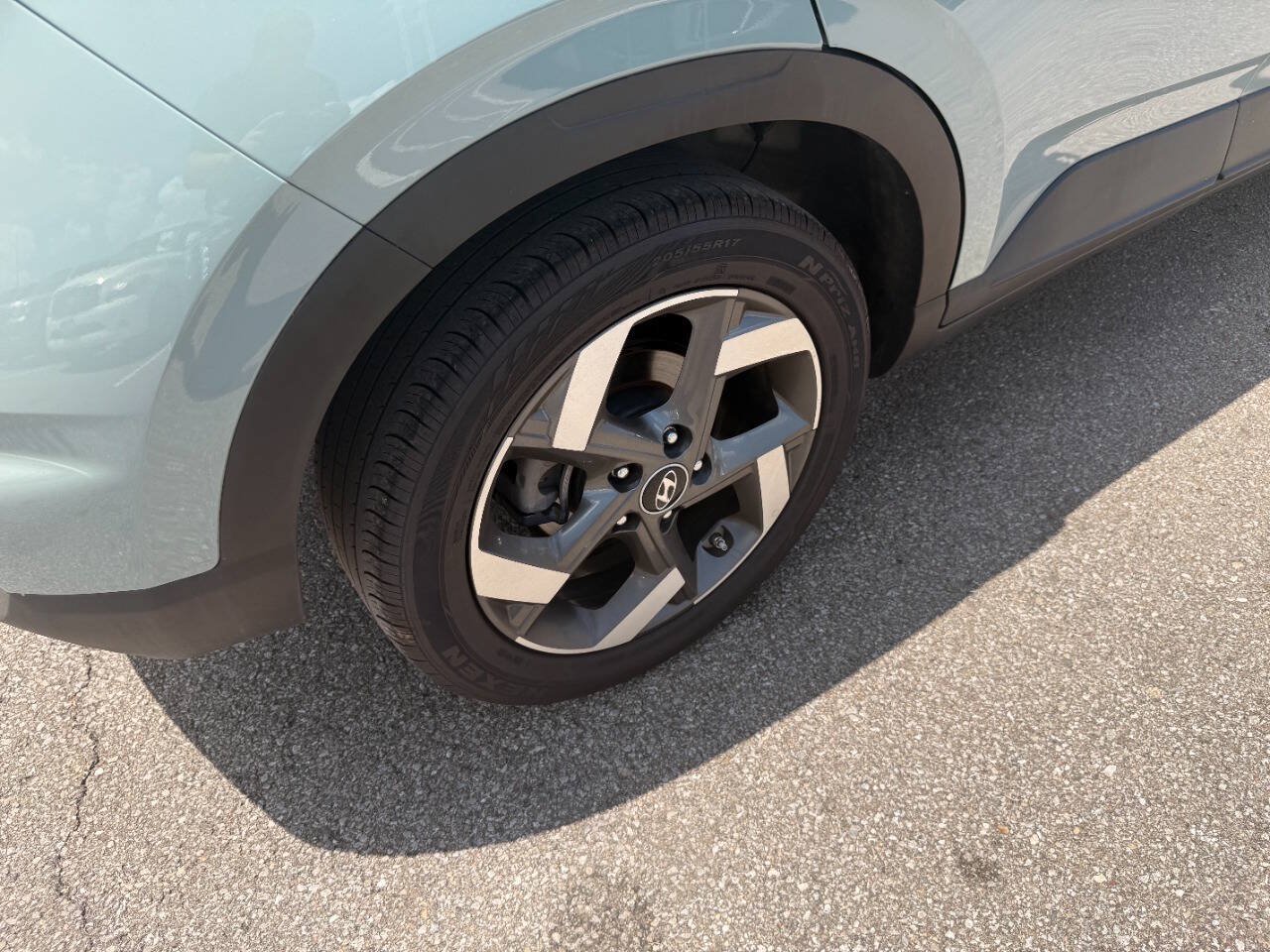 Used 2025 Hyundai Venue SEL FWD image 30