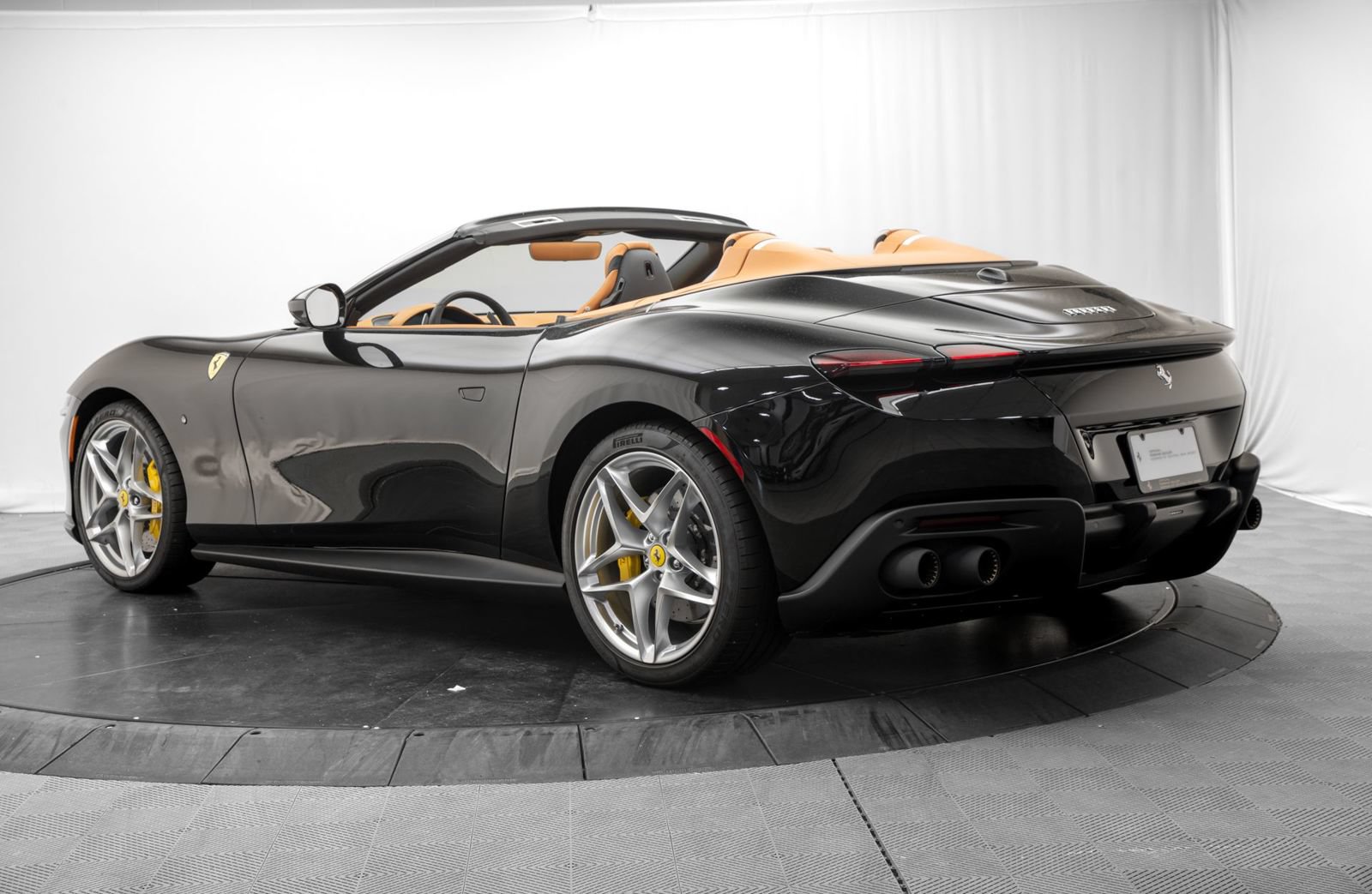 Used 2024 Ferrari Roma Spider RWD image 5