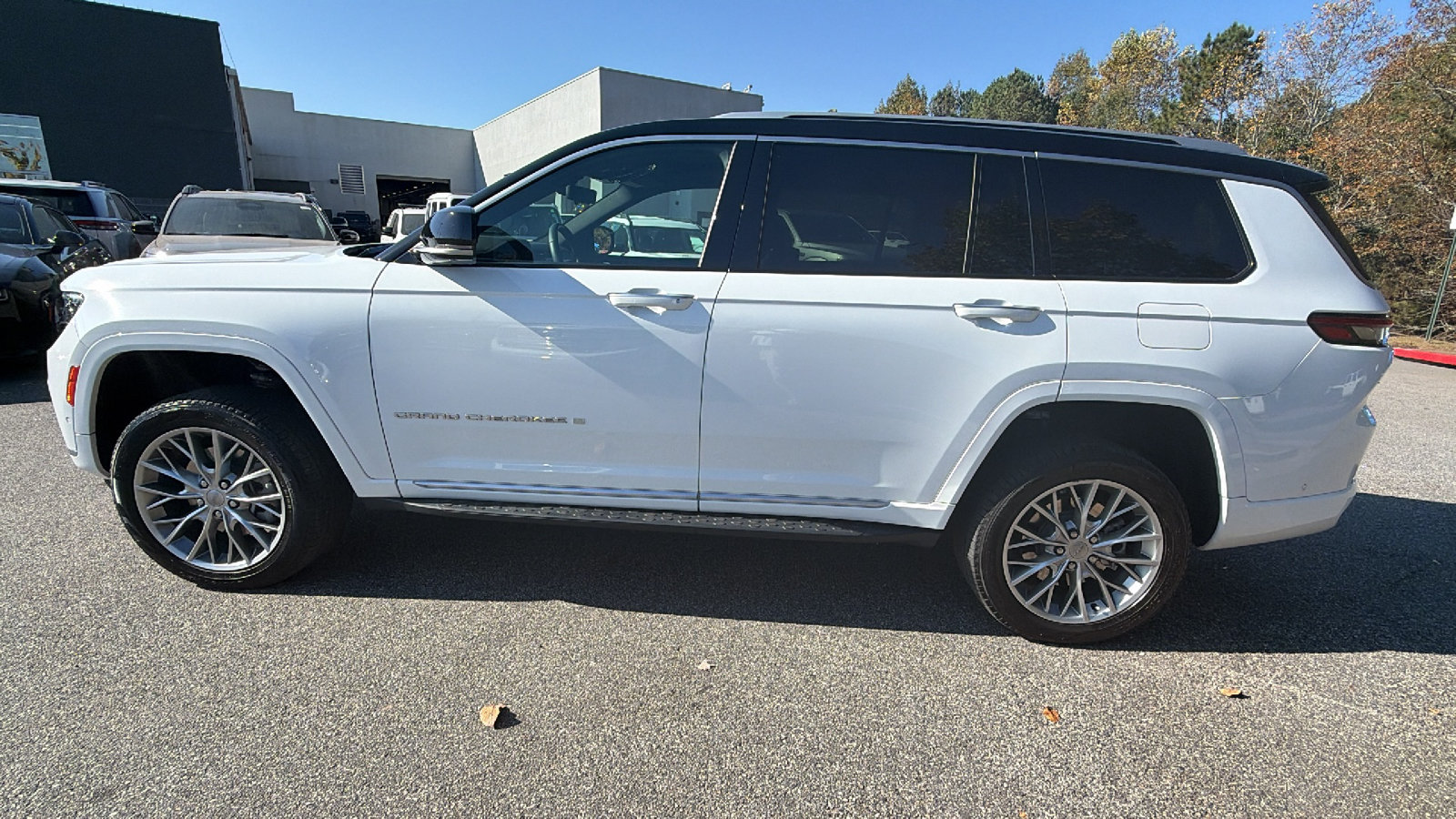 Used 2022 Jeep Grand Cherokee L Summit w/ Advanced Protech Group IV AWD/4WD image 11