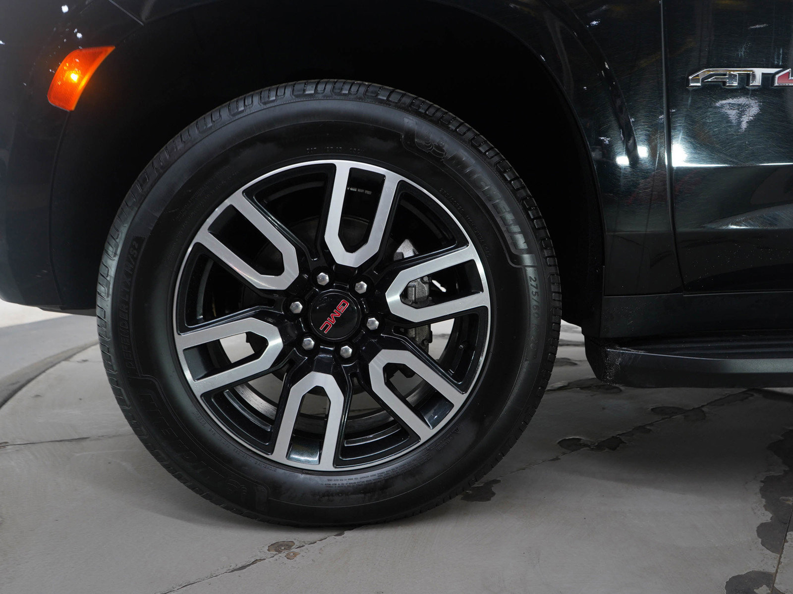 Used 2021 GMC Yukon XL AT4 w/ Technology Package image 27