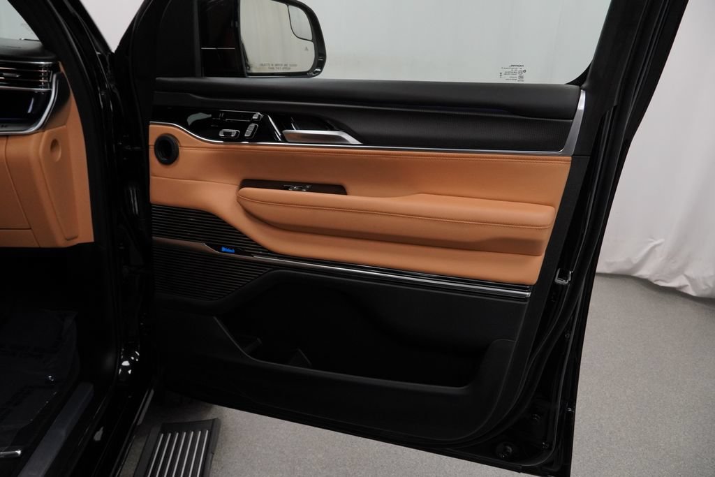 Certified 2025 Jeep Grand Wagoneer Series III w/ Rear Seat Video Group 1 AWD/4WD image 49