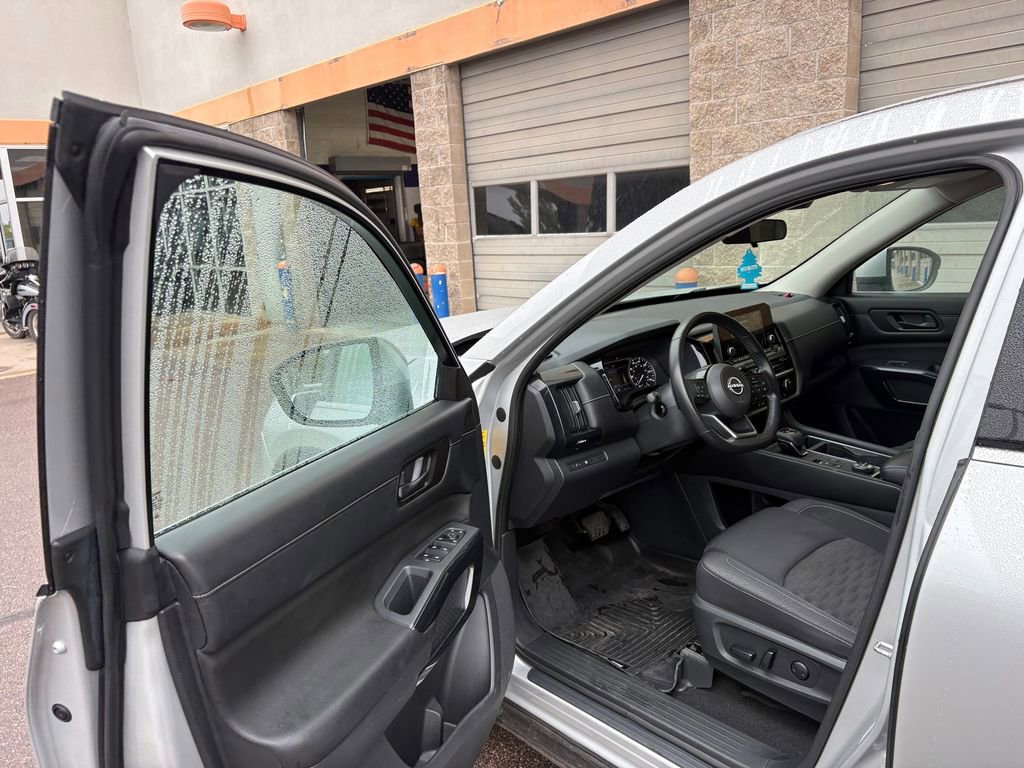 Used 2023 Nissan Pathfinder SV AWD/4WD image 13