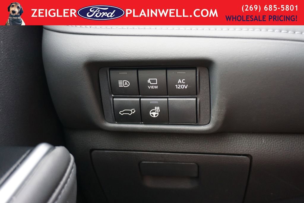 Used 2025 Toyota Highlander Platinum image 34