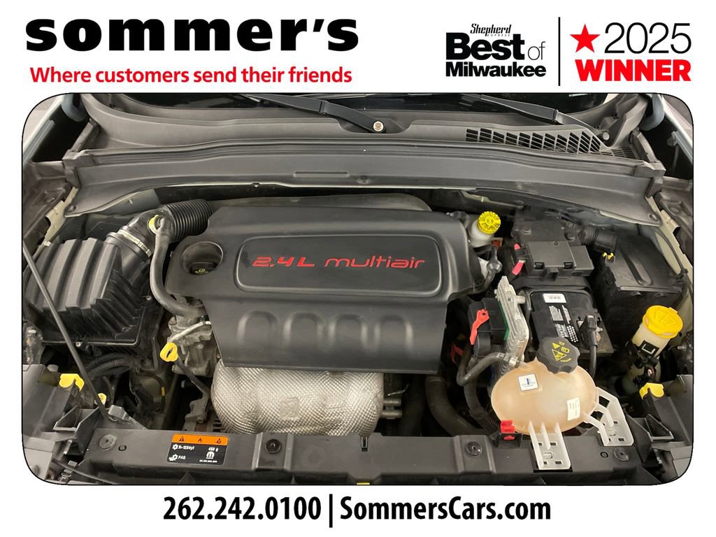 Used 2017 Jeep Renegade Latitude w/ Popular Equipment Group image 18