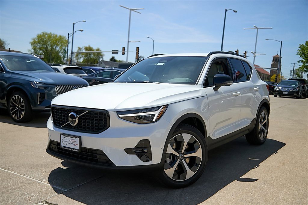 New 2025 Volvo XC40 B5 Plus w/ Protection Package Premier