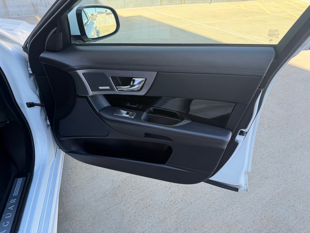 Used 2012 Jaguar XF R RWD image 27