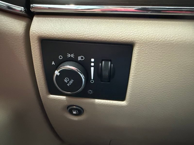 Used 2019 Jeep Grand Cherokee Overland AWD/4WD image 27