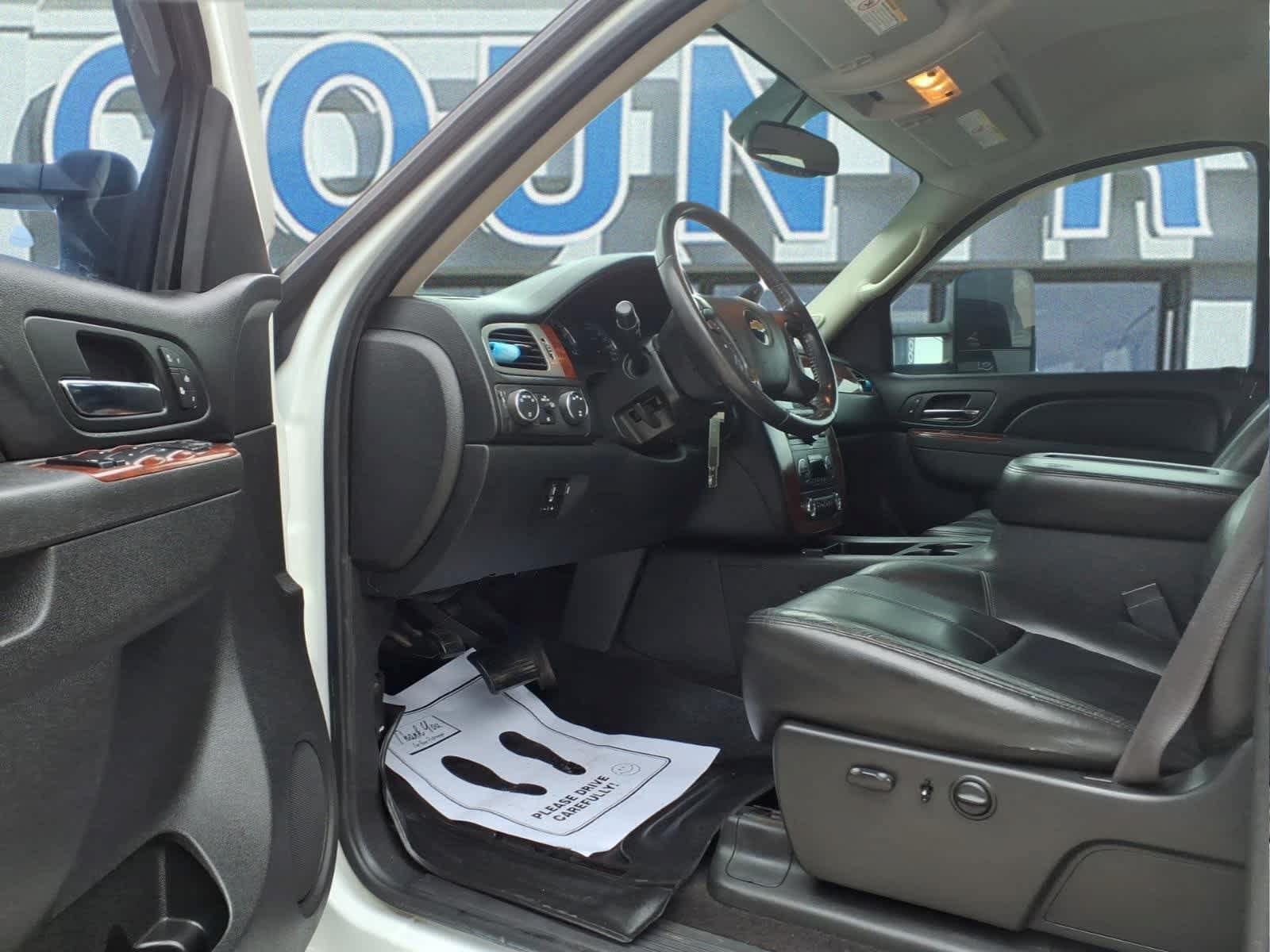 Used 2011 Chevrolet Silverado 2500 LTZ w/ LTZ Plus Package AWD/4WD image 13