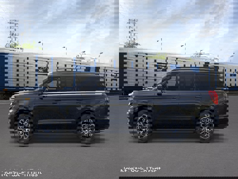 New 2026 Ford Expedition Active image 3