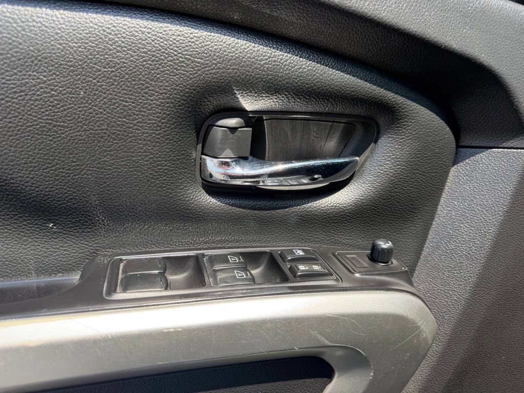 Used 2017 Nissan Titan SV AWD/4WD image 24