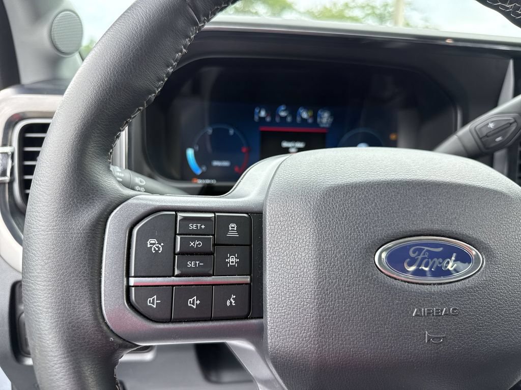 Used 2025 Ford F350 Lariat w/ Lariat Ultimate Package AWD/4WD image 16