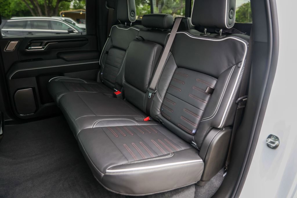 Used 2025 GMC Sierra 2500 AT4X image 27