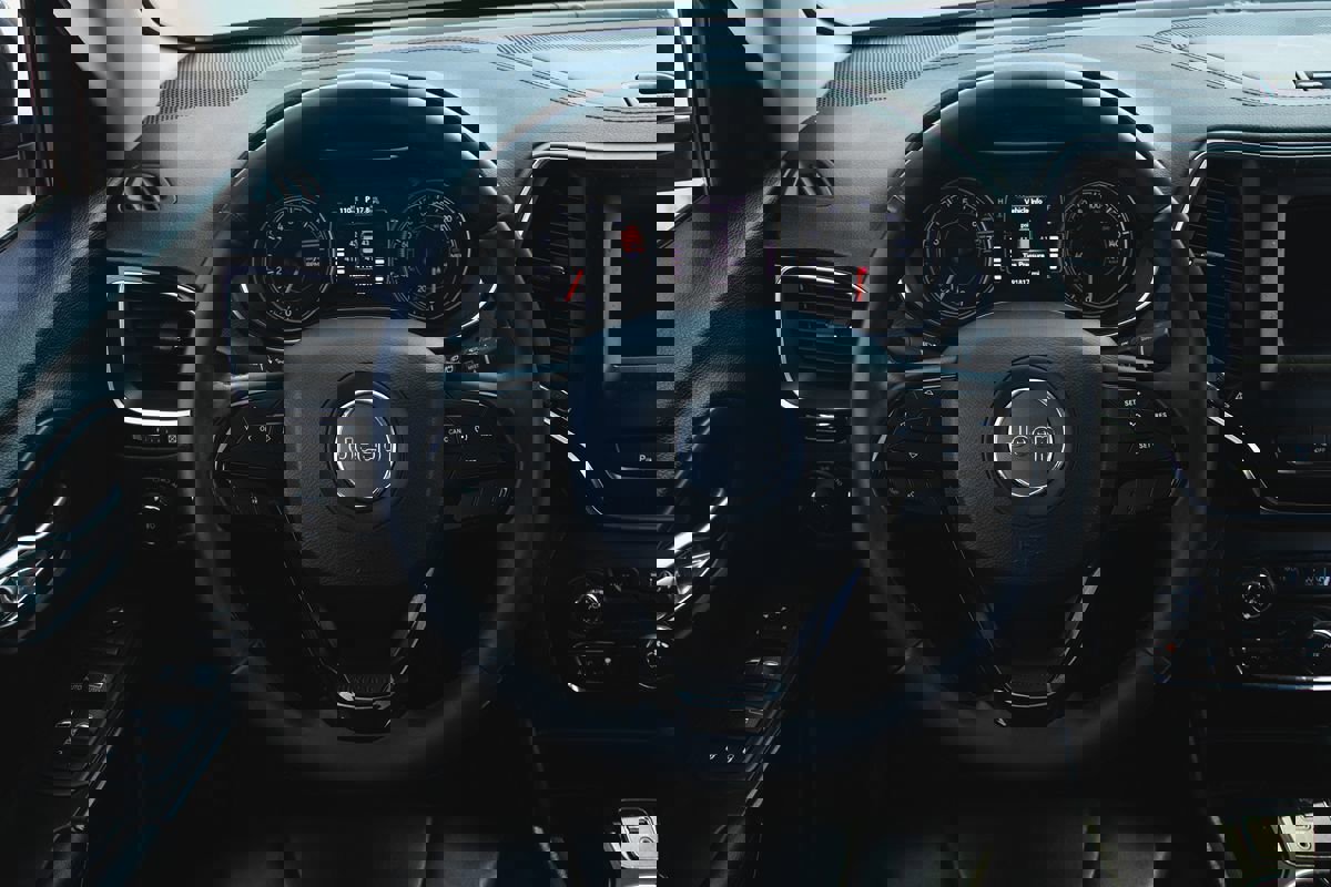 Used 2019 Jeep Cherokee Latitude Plus image 16