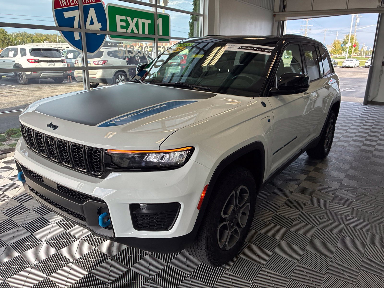 Used 2022 Jeep Grand Cherokee Trailhawk AWD/4WD image 3