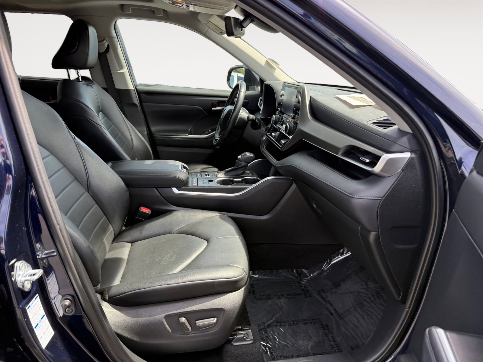 Used 2021 Toyota Highlander XLE image 19