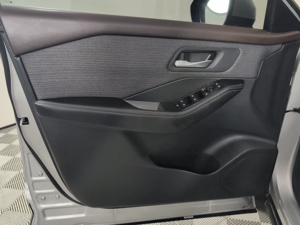 Used 2023 Nissan Rogue SV FWD image 19
