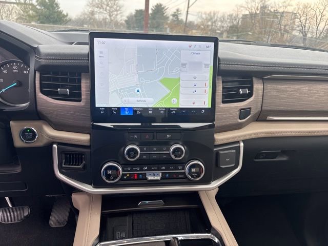 Used 2024 Ford Expedition Limited image 7