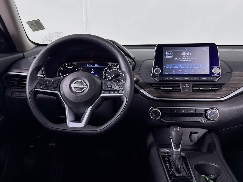 Used 2025 Nissan Altima 2.5 SV image 13