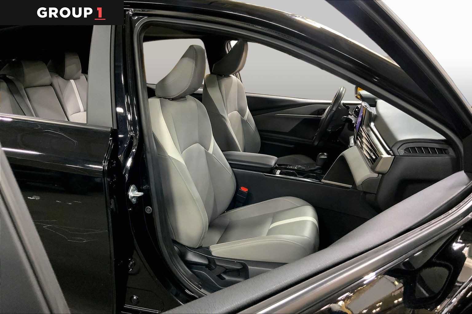 Certified 2025 Toyota Camry SE w/ Convenience Package AWD/4WD image 9