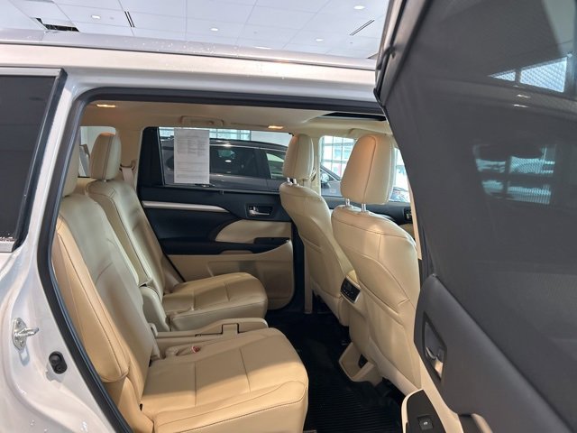 Used 2019 Toyota Highlander XLE image 19