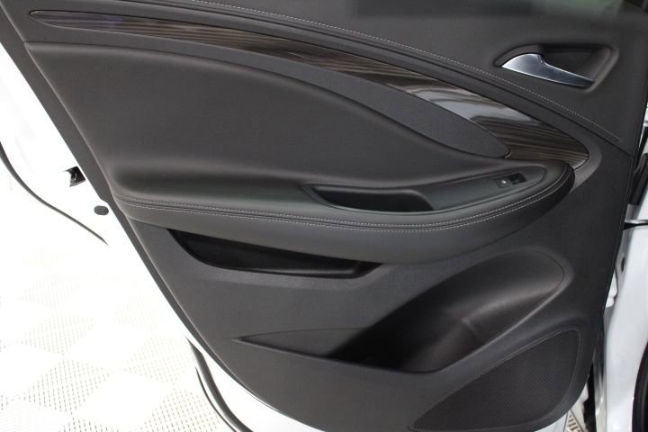 Used 2020 Buick Envision Essence image 19
