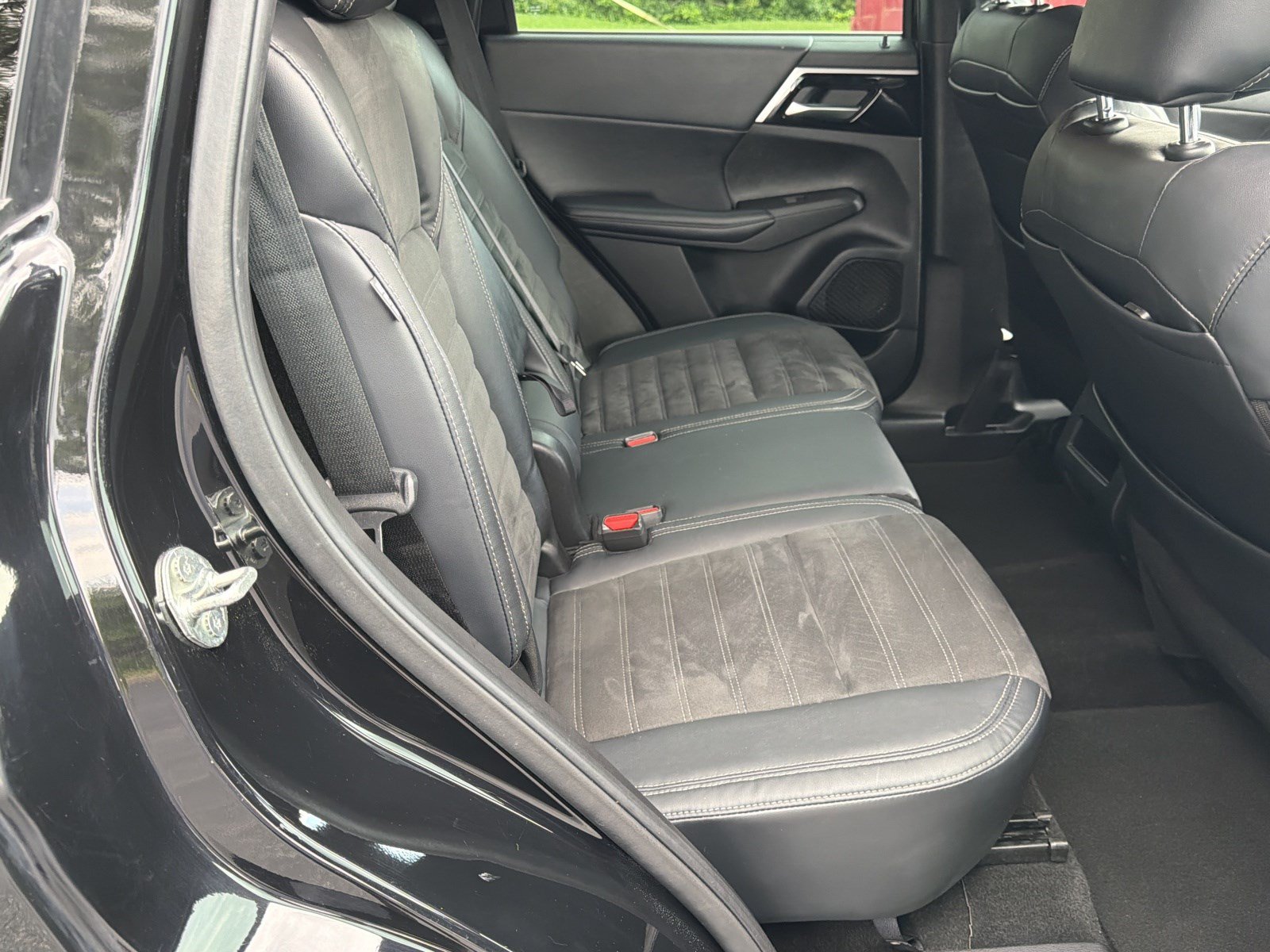 Used 2023 Mitsubishi Outlander SE FWD image 13