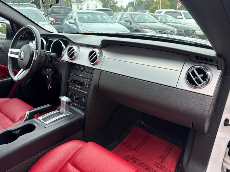 Used 2006 Ford Mustang GT RWD image 17