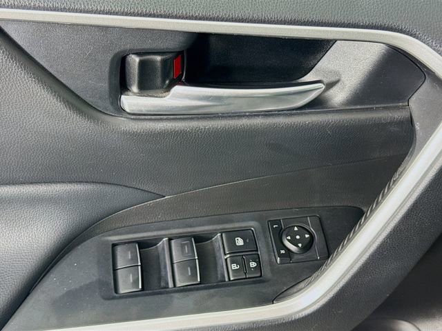 Certified 2022 Toyota RAV4 XLE w/ Convenience Package FWD image 17