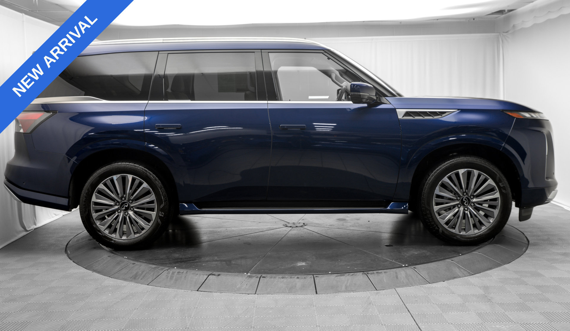 Used 2025 INFINITI QX80 Luxe AWD/4WD image 8