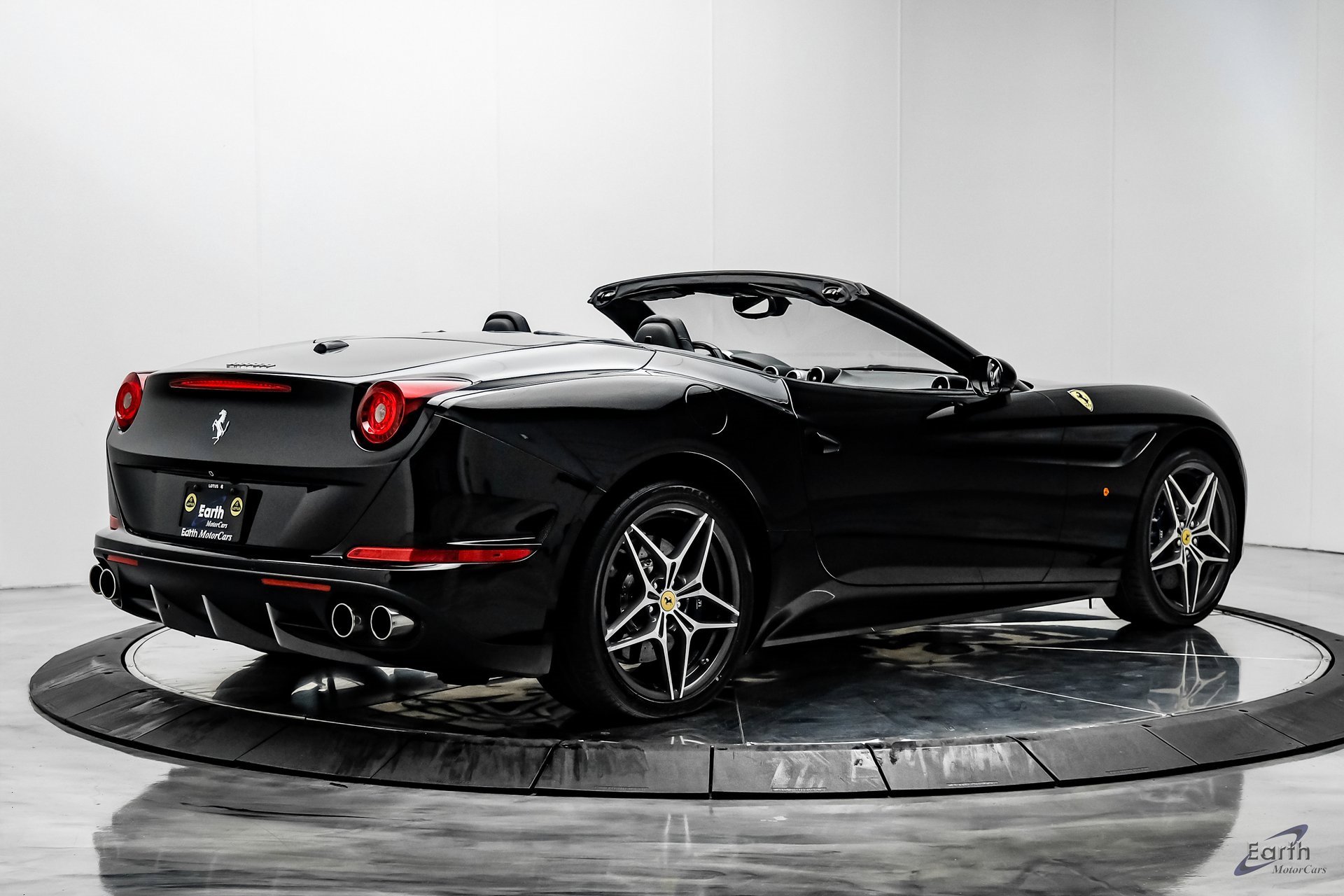 Used 2016 Ferrari California T image 15