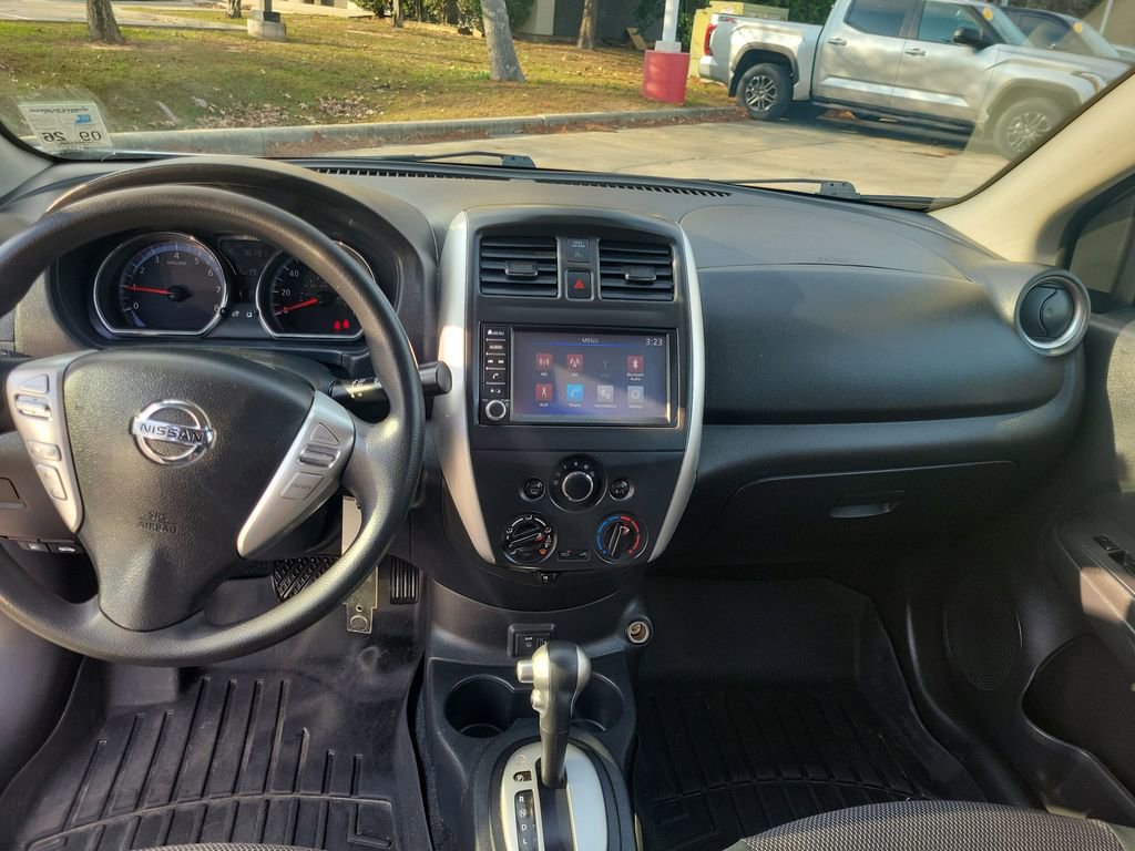 Used 2019 Nissan Versa SV image 19