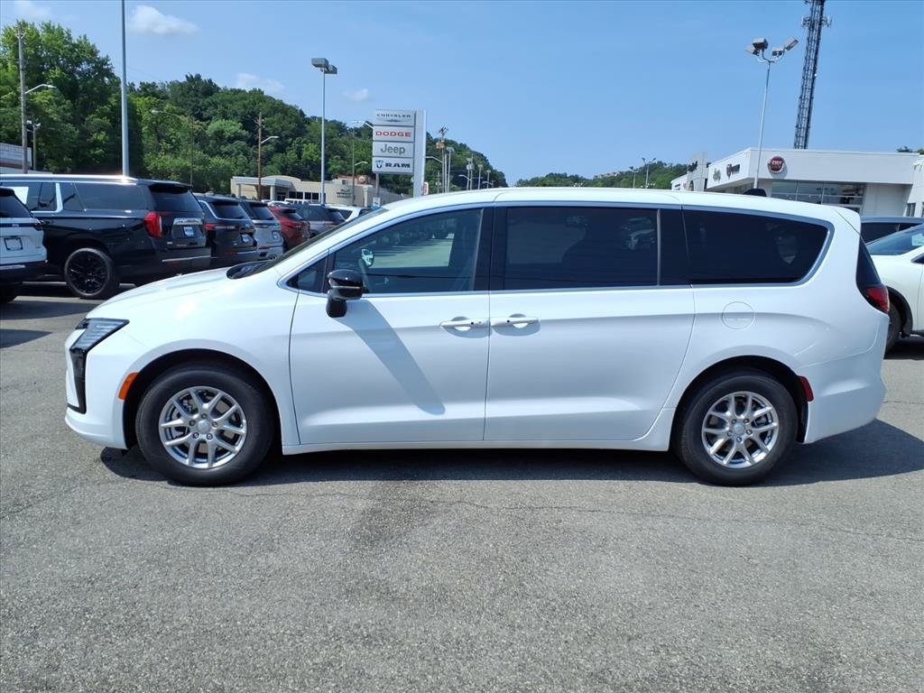 New 2027 Chrysler Pacifica Select FWD image 7