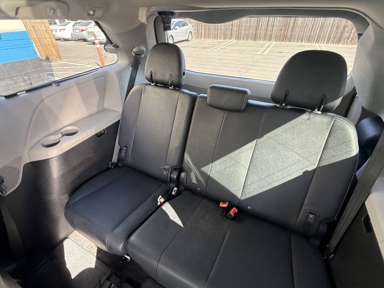 Used 2015 Toyota Sienna SE FWD image 16