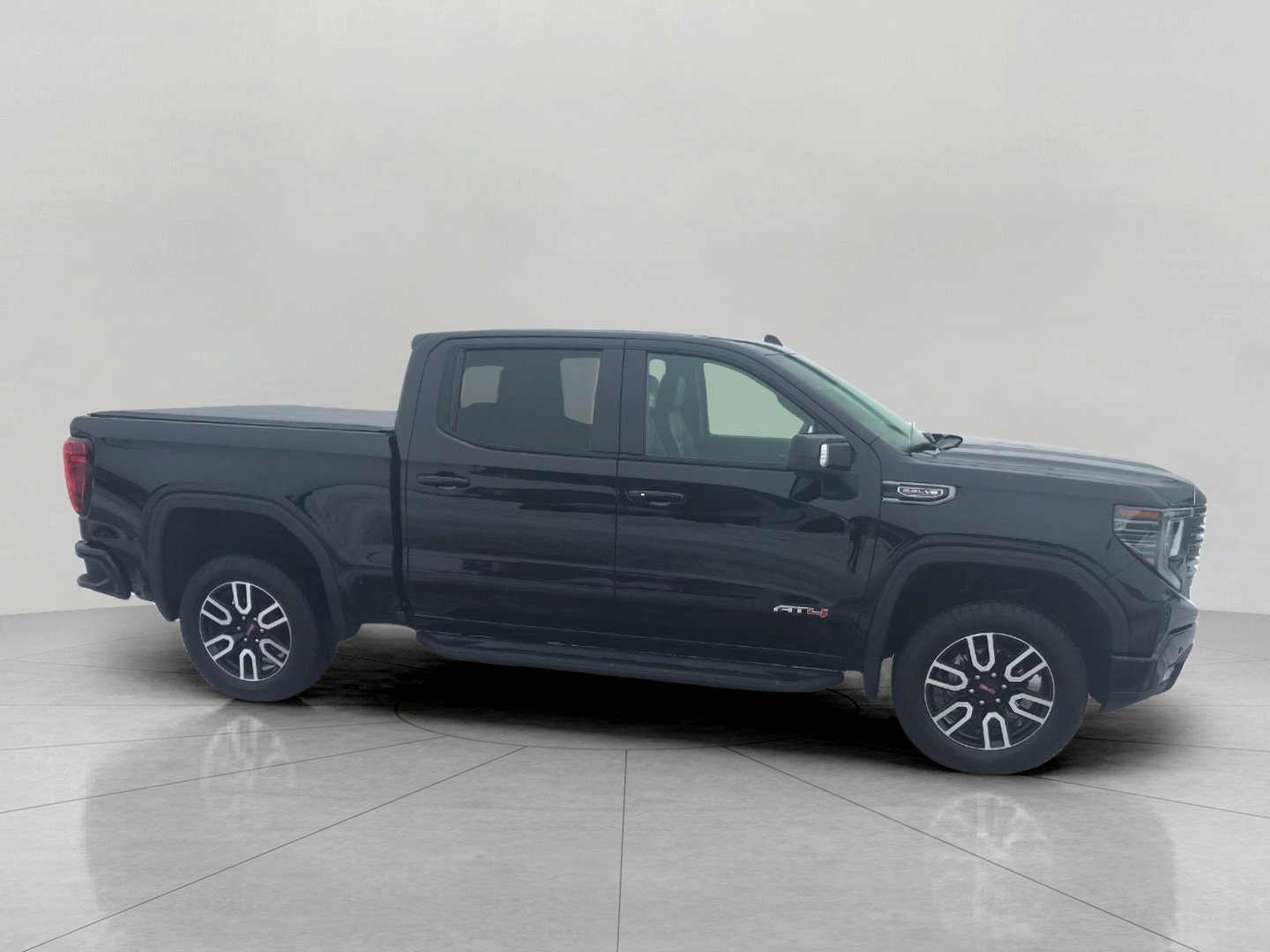 Used 2024 GMC Sierra 1500 AT4 w/ AT4 Premium Package AWD/4WD image 4