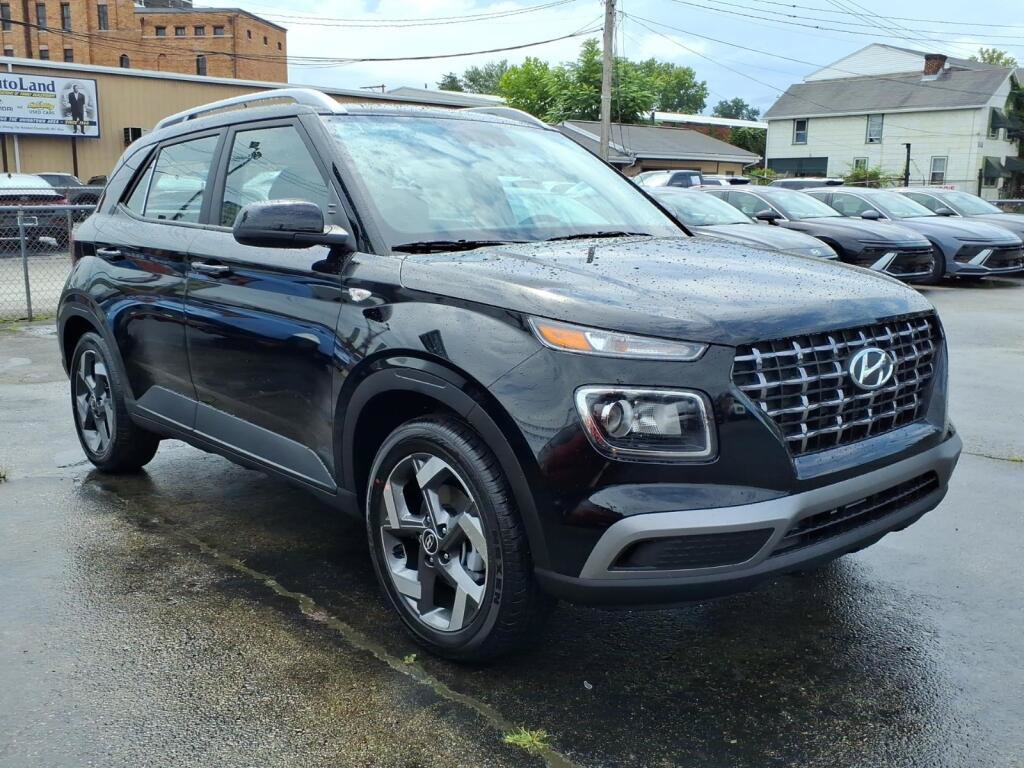 New 2026 Hyundai Venue SEL FWD image 2