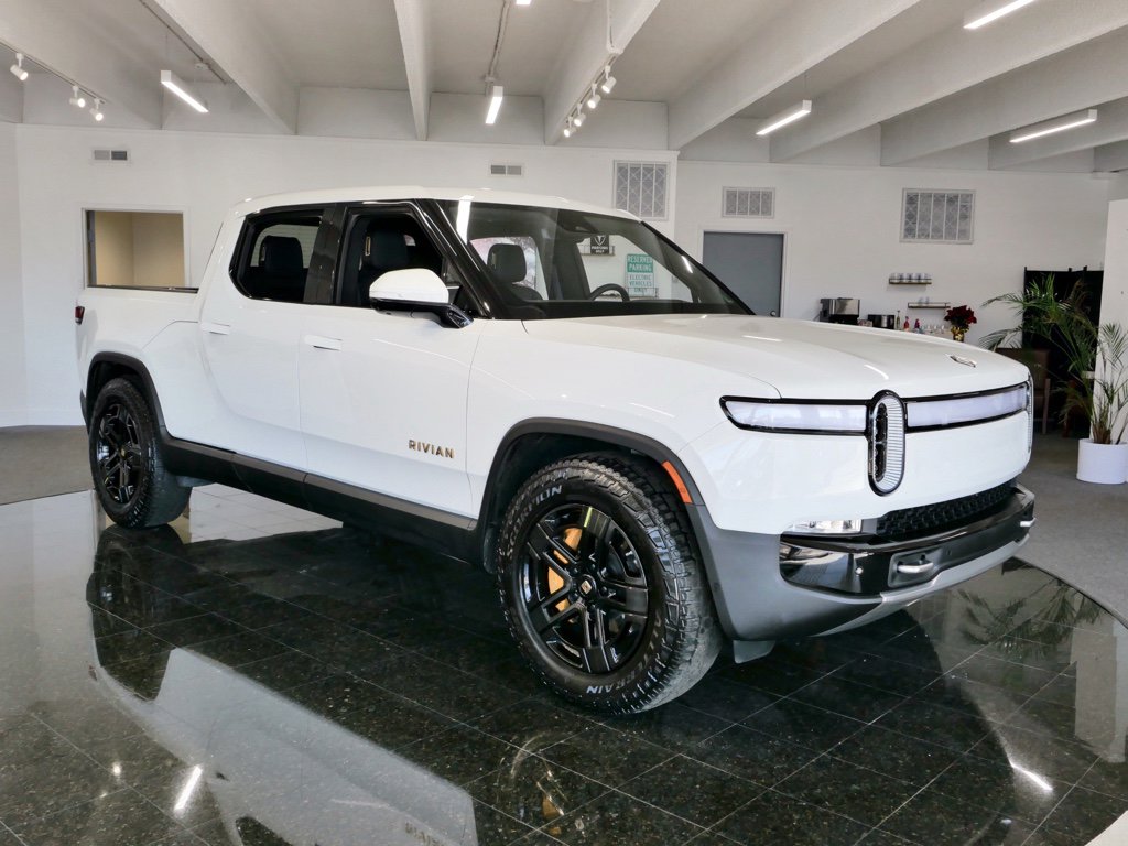 Used 2022 Rivian R1T Adventure image 4
