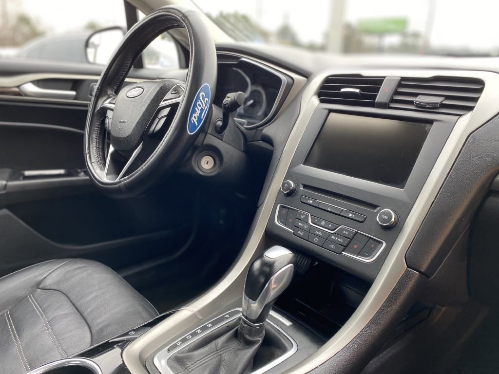 Used 2016 Ford Fusion SE w/ Equipment Group 202A image 17