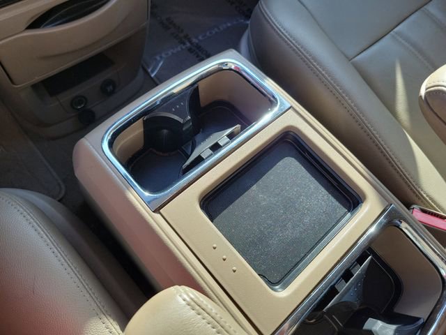 Certified 2016 Chrysler Town & Country Touring w/ Driver Convenience Group image 30