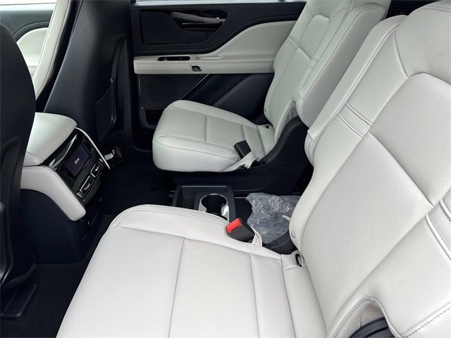 New 2026 Lincoln Aviator AWD image 18