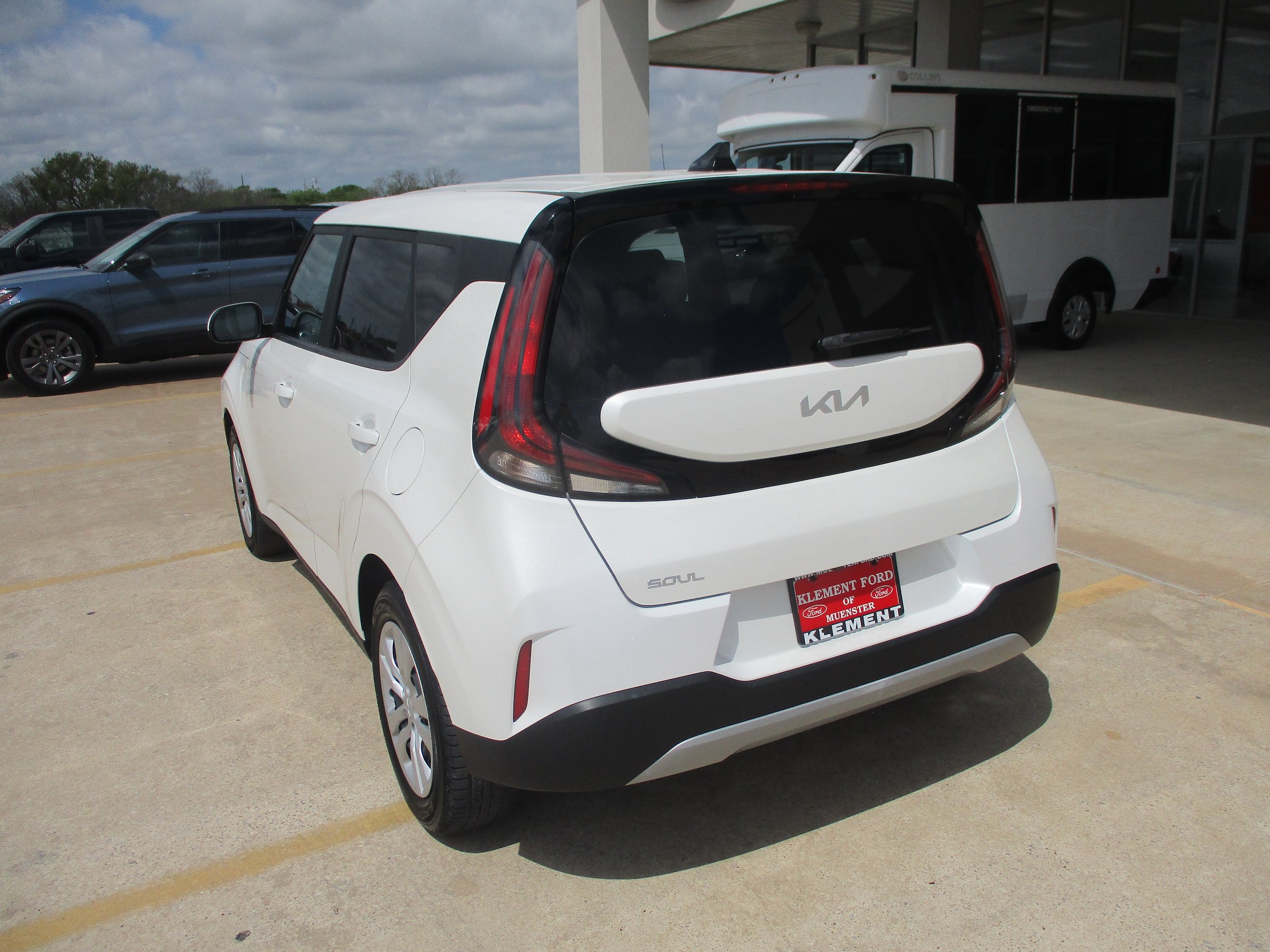 Used 2023 Kia Soul LX FWD image 3