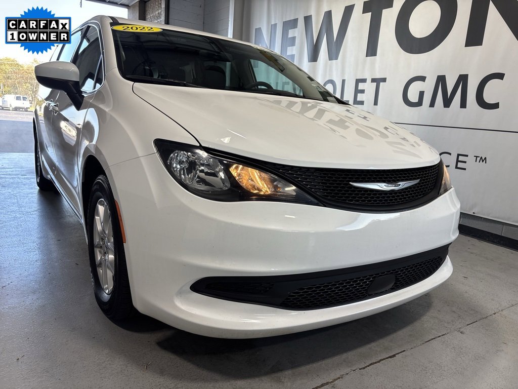 Used 2022 Chrysler Voyager LX image 36