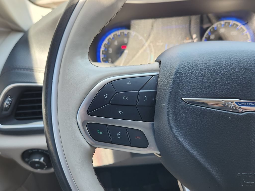 Used 2020 Chrysler Pacifica Limited FWD image 16
