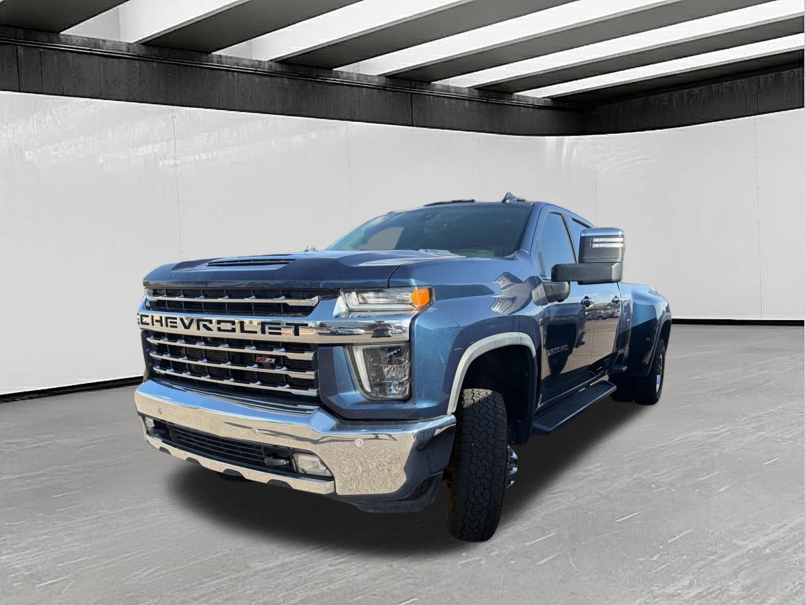 Used 2020 Chevrolet Silverado 3500 LTZ w/ Technology Package AWD/4WD image 2