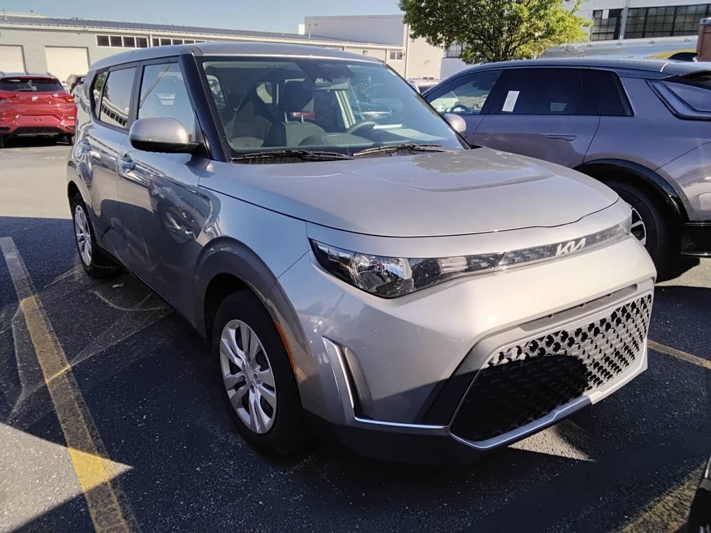 Used 2024 Kia Soul LX FWD image 3